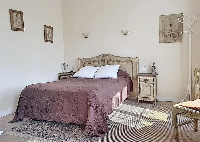 Le Clos Joli Konukevi